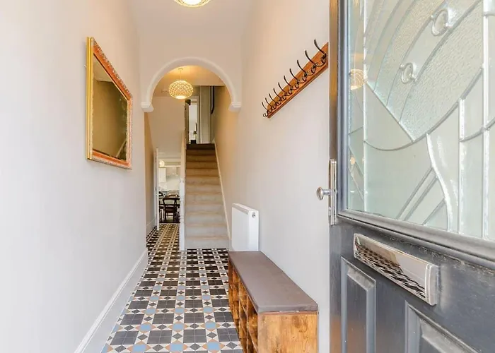 Walpole Front House Sleeps 13-15