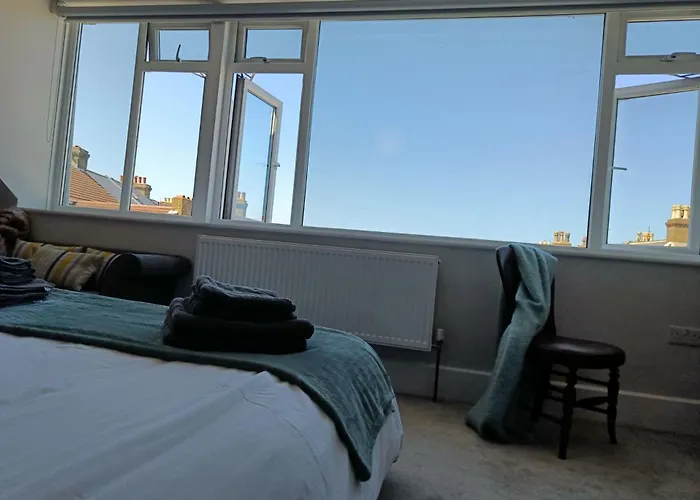 Walpole Front House Sleeps 13-15
