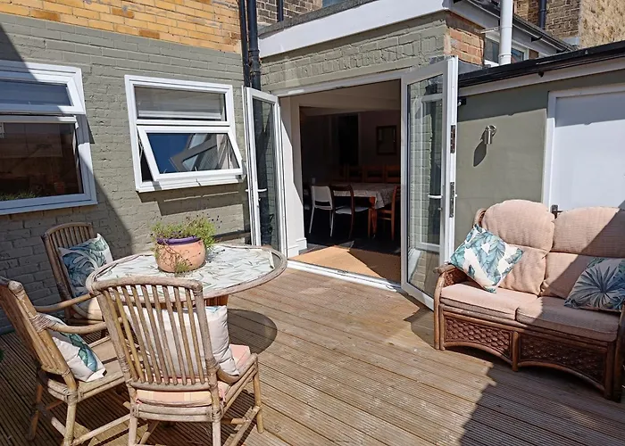 Walpole Front House Sleeps 13-15