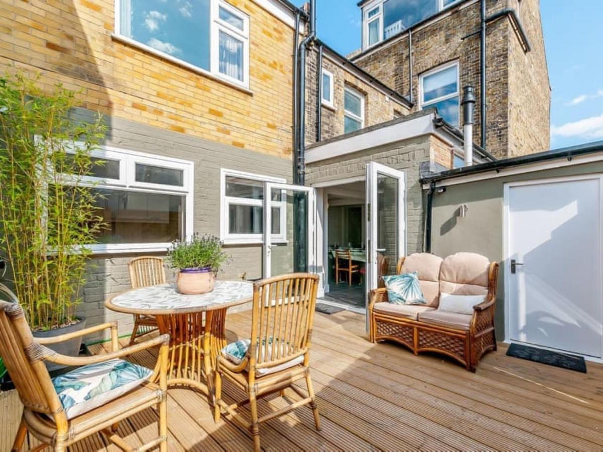 Walpole Front House Sleeps 13-15 * Margate