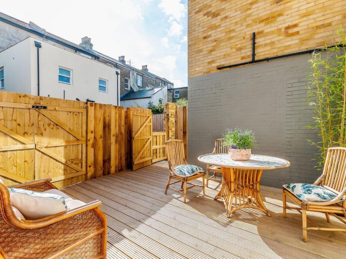 Walpole Front House Sleeps 13-15 * Margate