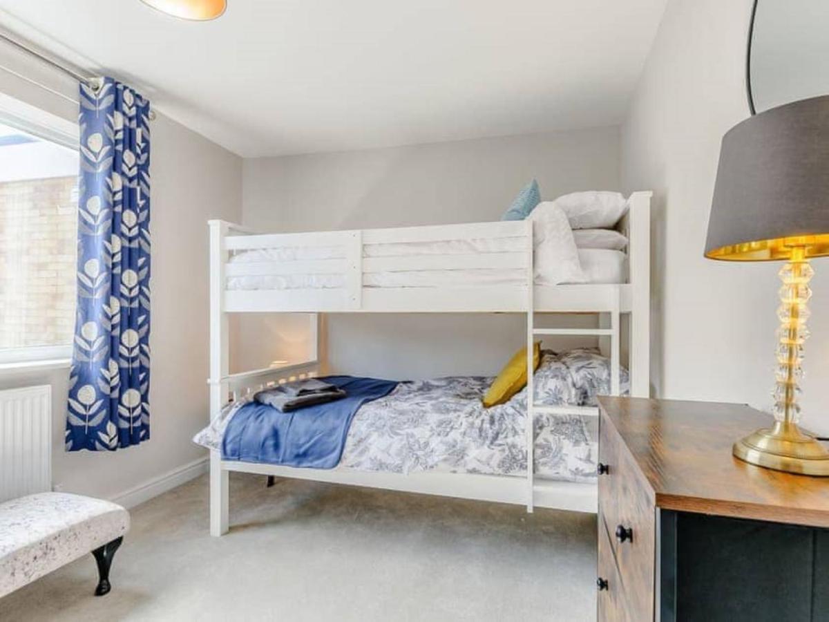 Walpole Front House Sleeps 13-15 * Margate