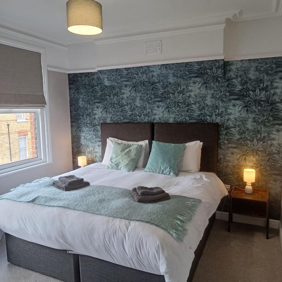 Walpole Front House Sleeps 13-15 Holiday home Margate