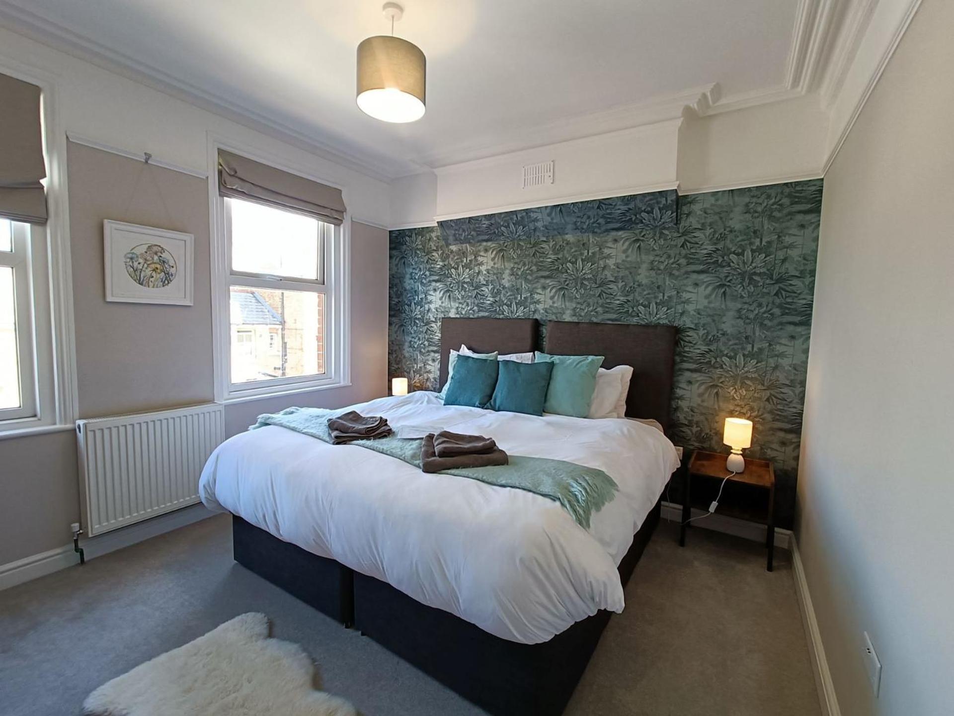 Walpole Front House Sleeps 13-15 Holiday home Margate