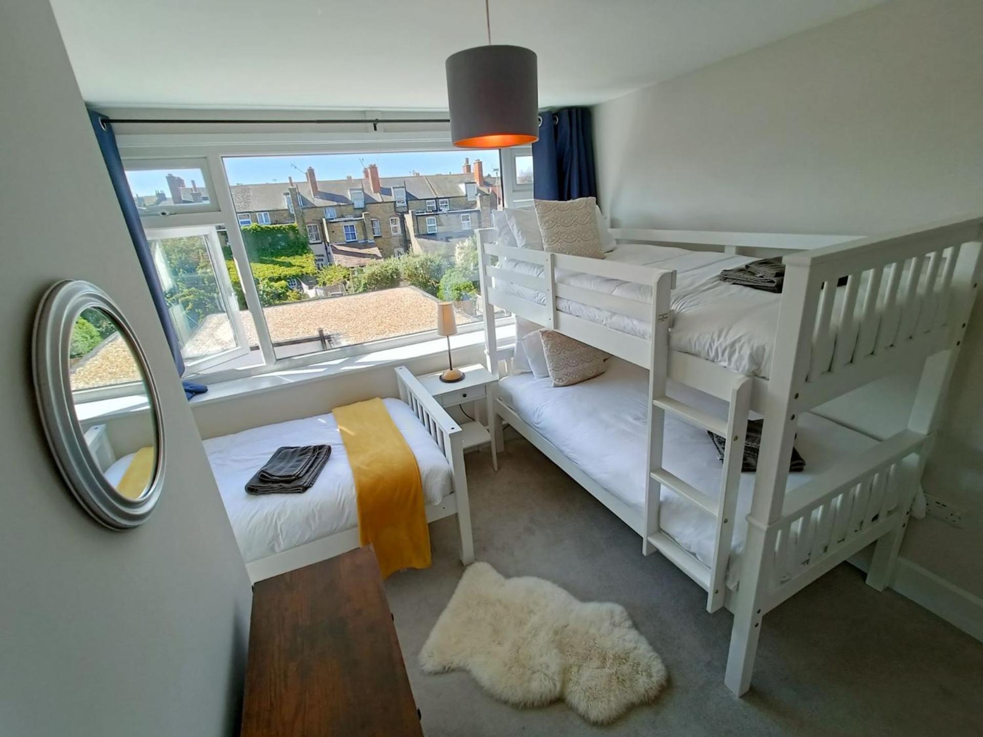 Walpole Front House Sleeps 13-15 *