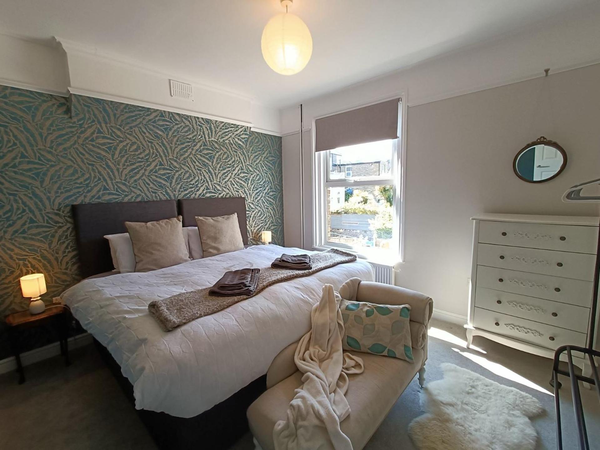 Walpole Front House Sleeps 13-15 *