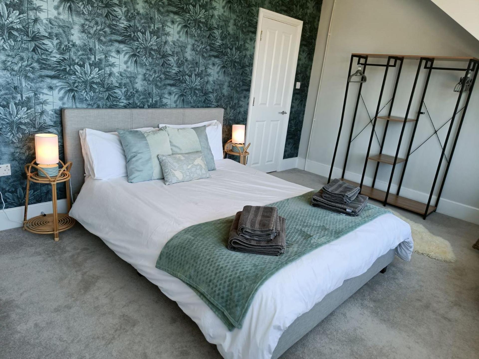 Walpole Front House Sleeps 13-15 Holiday home *
