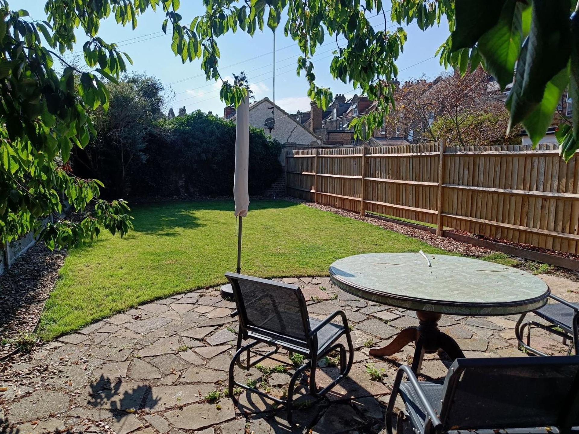 Walpole Front House Sleeps 13-15 Holiday home Margate