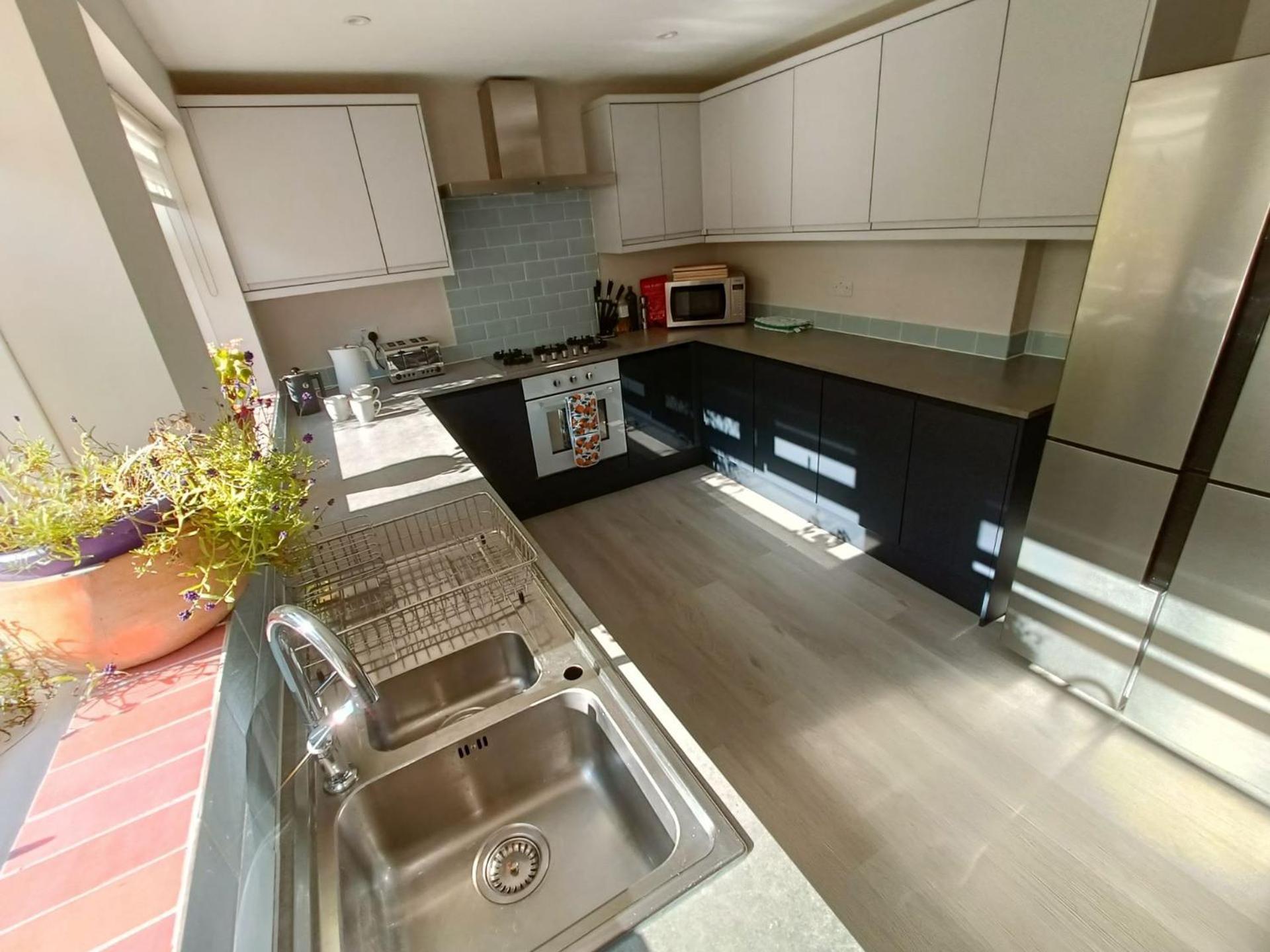 Walpole Front House Sleeps 13-15 Margate