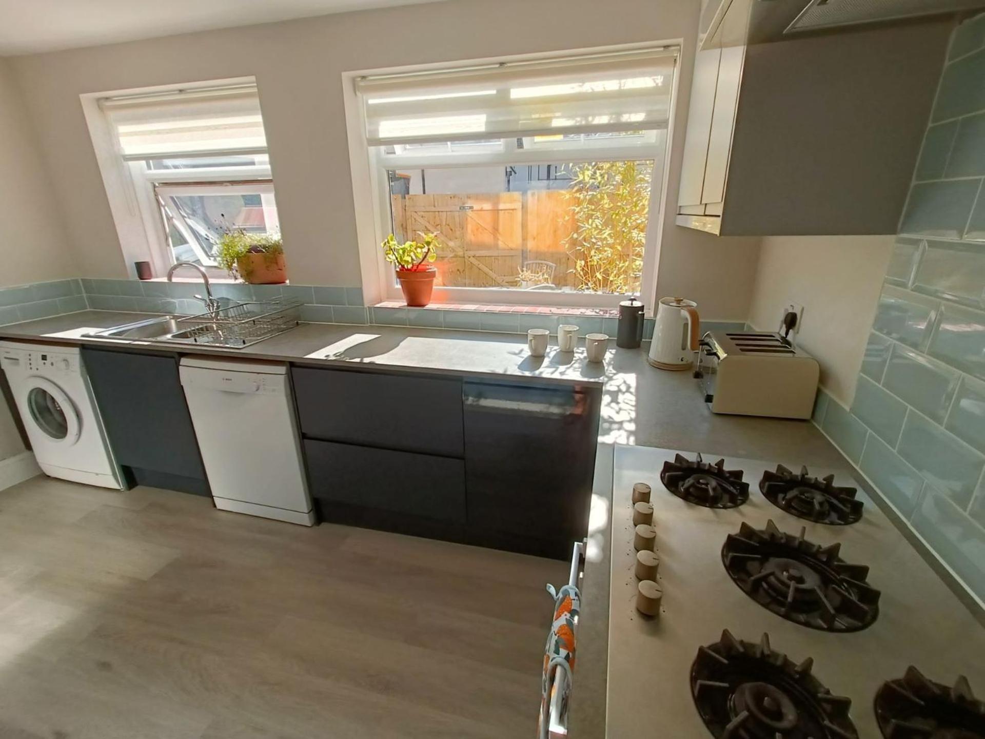 Walpole Front House Sleeps 13-15 Holiday home Margate