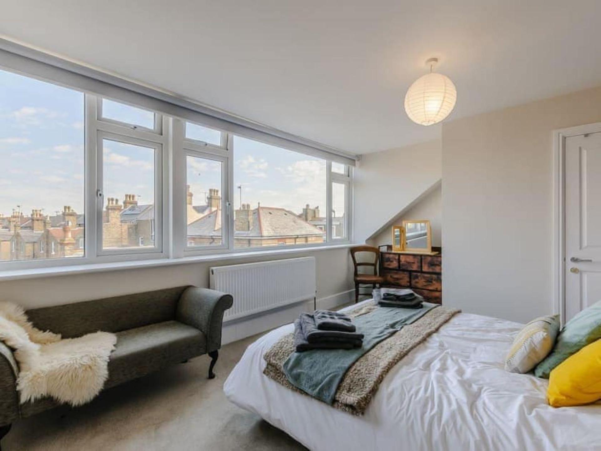 Walpole Front House Sleeps 13-15 * Margate