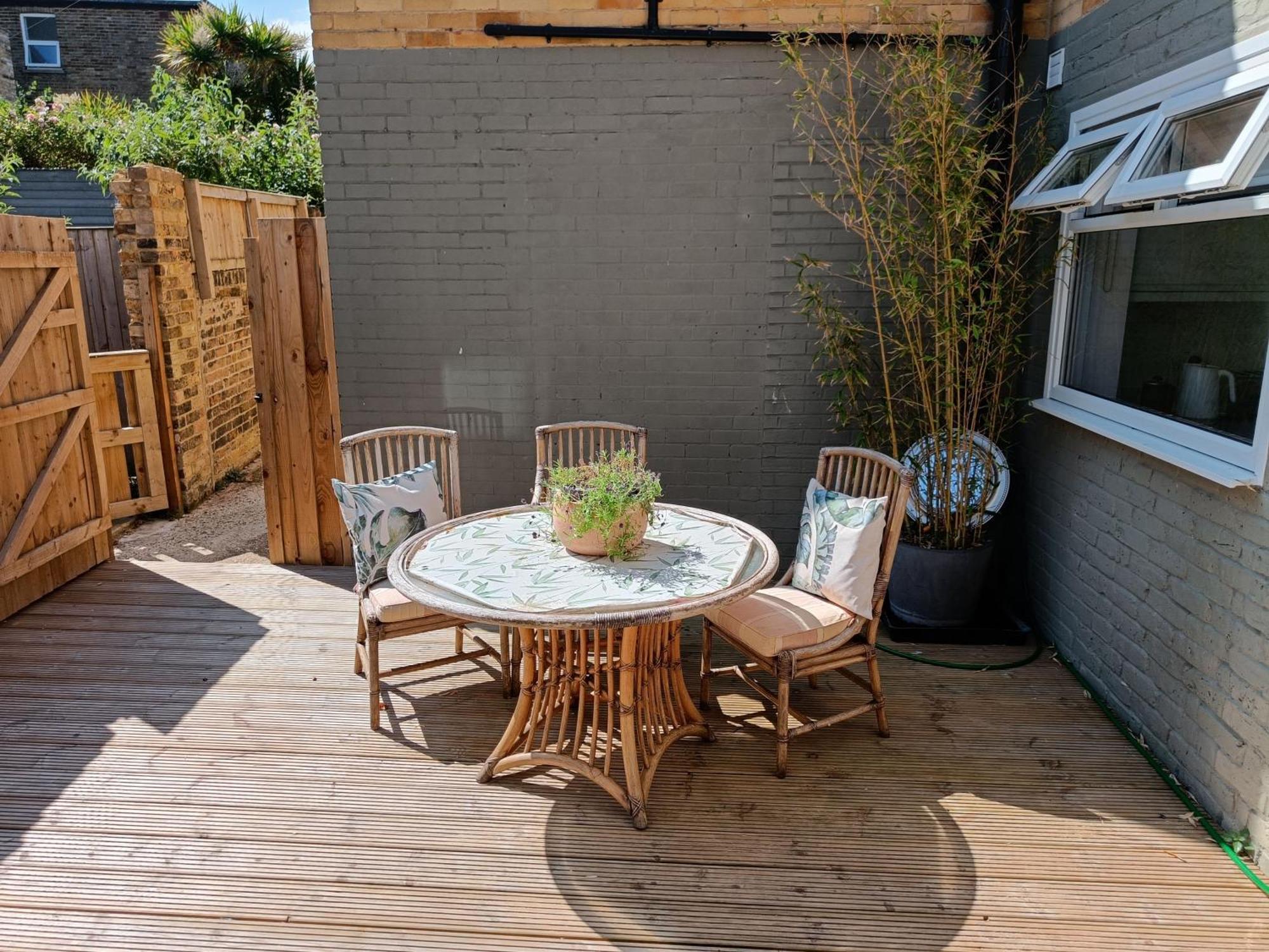 Walpole Front House Sleeps 13-15 Holiday home Margate
